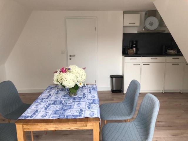 Die Graefin Auf Ruegen - Ferienappartements Parchtitz Zewnętrze zdjęcie